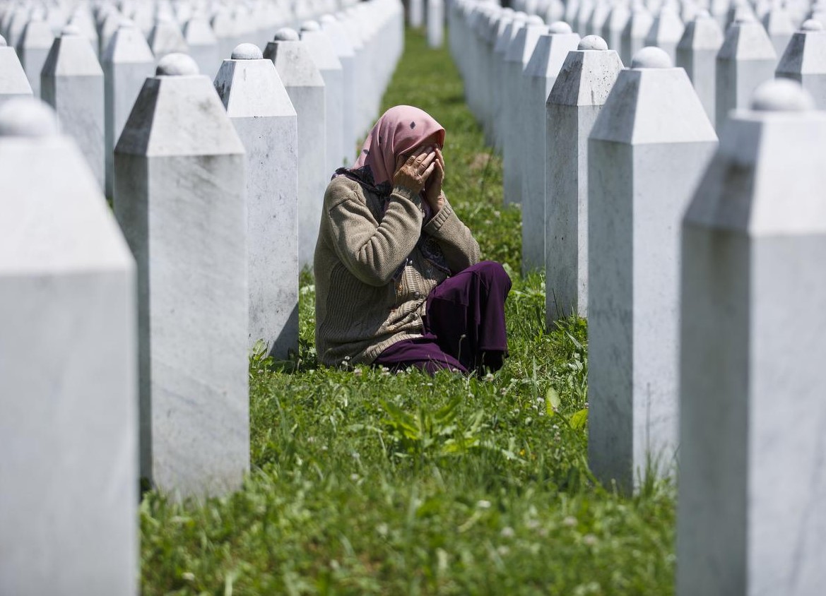 Na konferenciji u Beogradu negirali genocid u Srebrenici