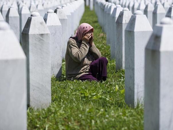 Na konferenciji u Beogradu negirali genocid u Srebrenici