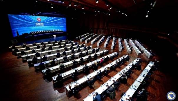 Na Kongresu UEFA-e svih 55 nacionalnih saveza protiv Superlige