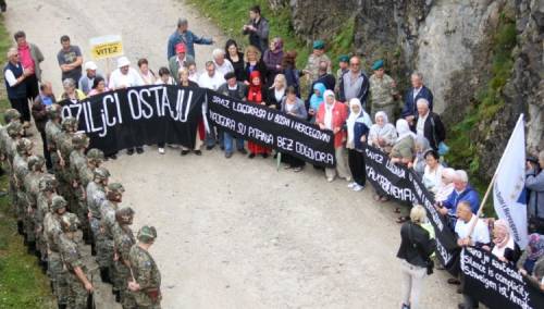 Na Korićanskim stijenama obilježena 29. godišnjica ubistva 200 logoraša