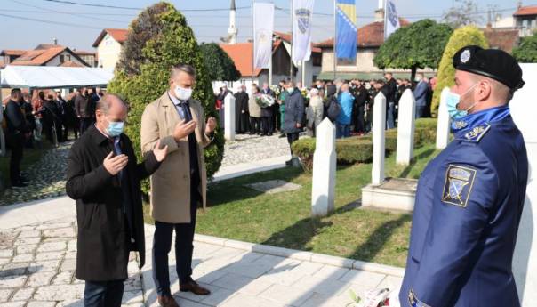 Na Kovačima obilježena 17. godišnjica smrti Alije Izetbegovića