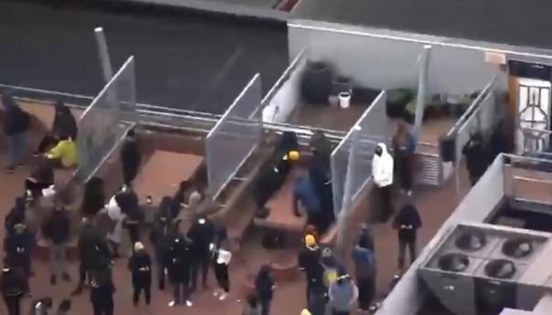 Na krovu zgrade u Montrealu zarobljeno desetine ljudi