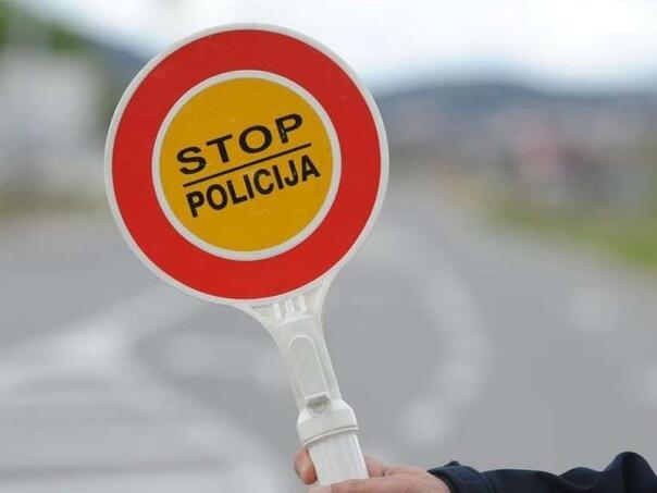 Na M-20 Goražde-Foča, u mjestu Potrkuša, saobraćaj obustavljen zbog nezgode