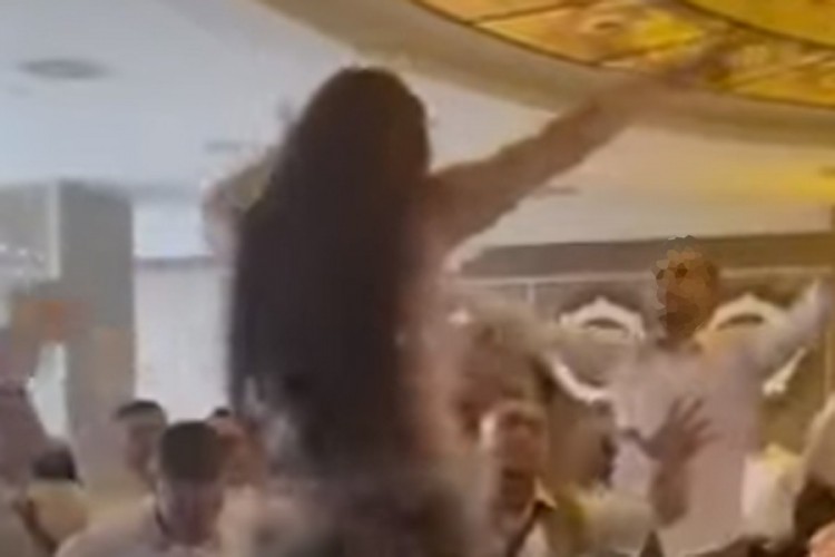 Na maturu doveli trbušnu plesačicu, škola se ograđuje