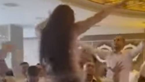 Na maturu doveli trbušnu plesačicu, škola se ograđuje