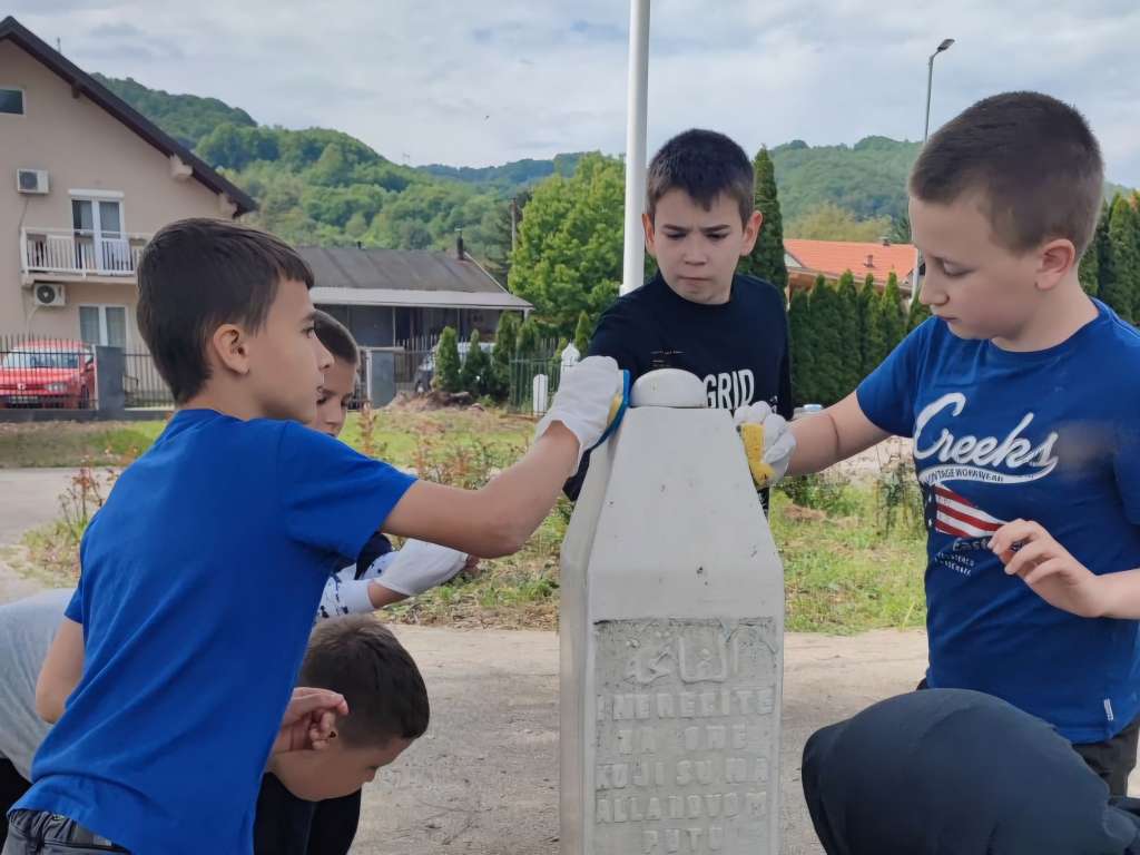 Na Mezarju Veljaci kod Bratunca obilježen Dan bijelih nišana