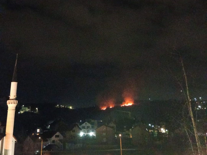 Na Mojmilo Brdu u Sarajevu izbio požar, moguće da je podmetnut?