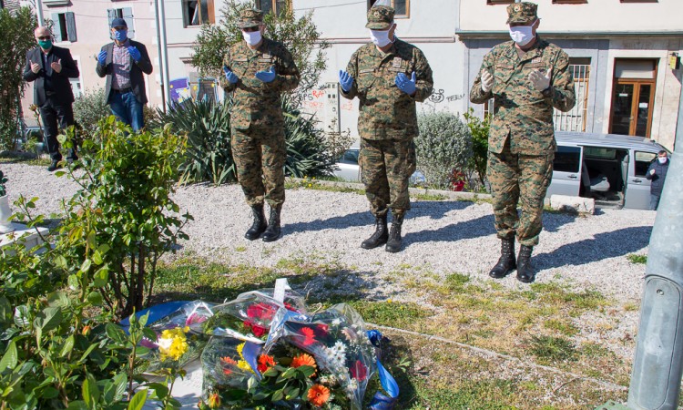 Na mostarskim Šehitlucima obilježen Dan Armije RBiH
