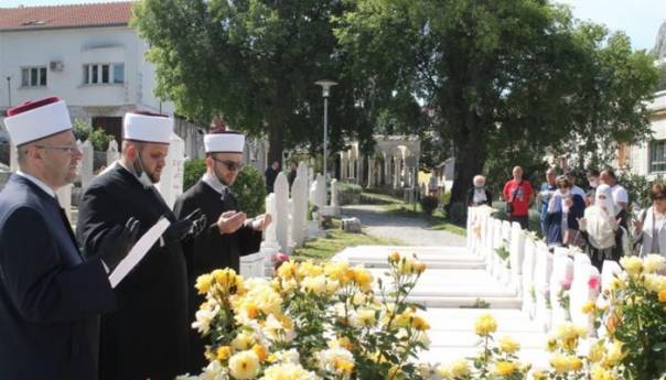 Na mostarskim Šehitlucima proučena dova šehidima
