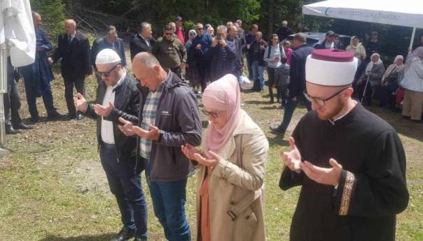 Na Mostini obilježena 31. godišnjica zločina nad Bošnjacima Čajniča