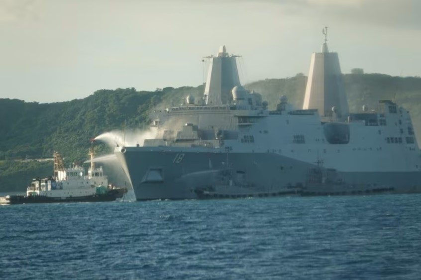 Na obali Japana gorio američki ratni brod, gasili ga 12 sati