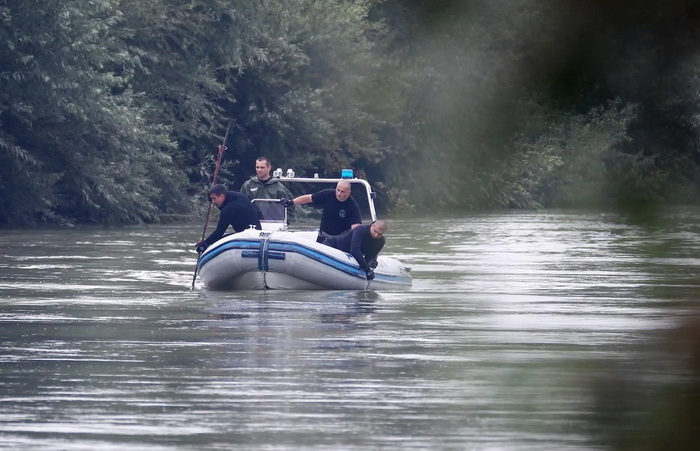 Na obali Kupe pronađeni strani državljani, dvoje preminulo