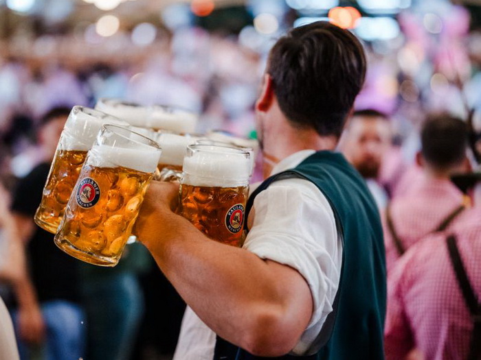 Na Oktoberfestu litra piva ide i do 16 eura, poskupjela i voda