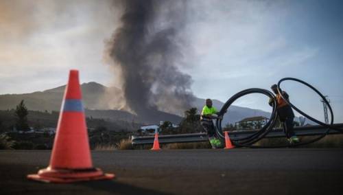 Na ostrvu La Palma policijski sat zbog zagađenja zraka vulkanskom erupcijom