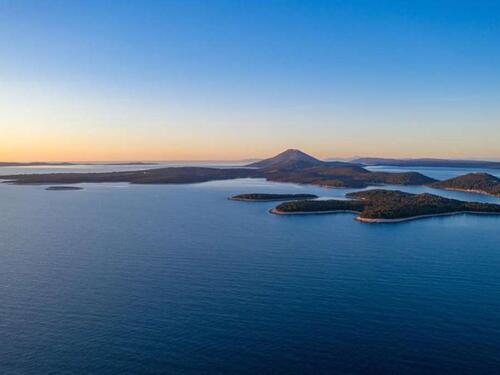 Na otoku vitalnosti udiše se ljekoviti zrak, jedu zdrave delicije i obaraju Guinnessovi rekordi