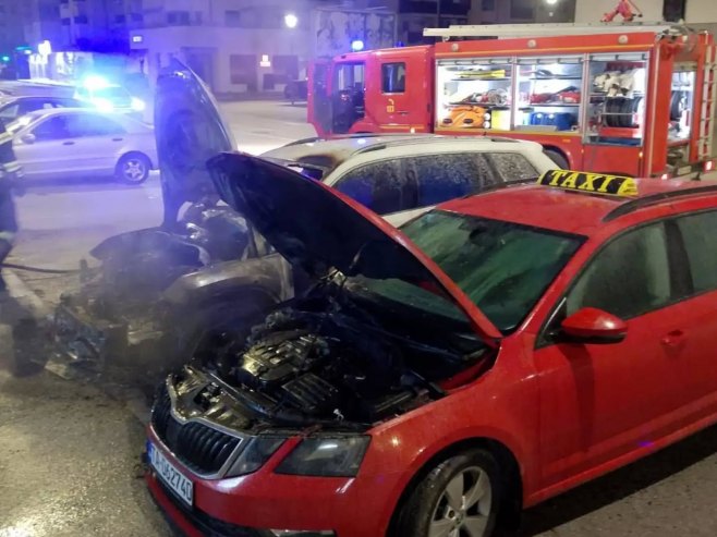 Na Palama izgorjela dva automobila