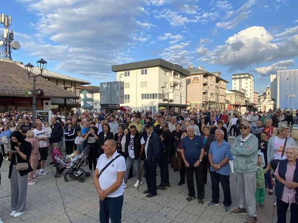 Na Palama protest zbog nasilja MUP-a RS: Zašto su tukli?!