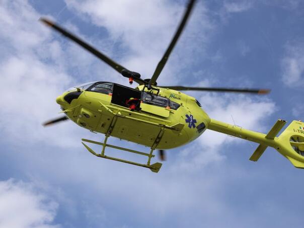 Na Pelješcu pao paraglajder, pilot teško povrijeđen