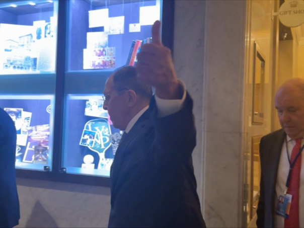 Na pitanje "Kako je prošao razgovor sa Rubiom?" Lavrov dao "palac gore"