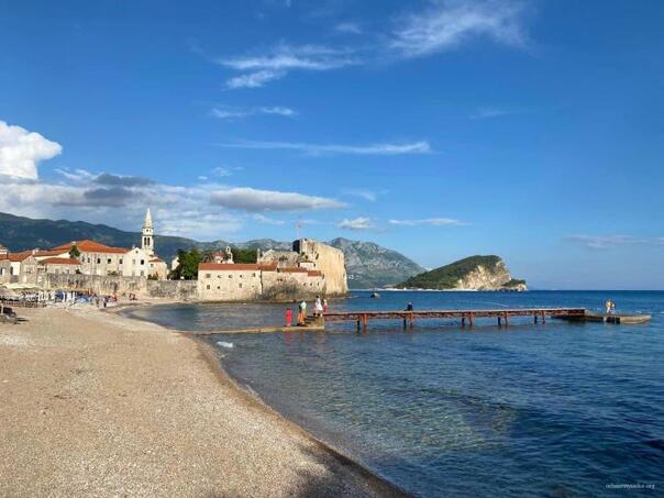 Na plaži kod Budve uočeno misteriozno morsko biće