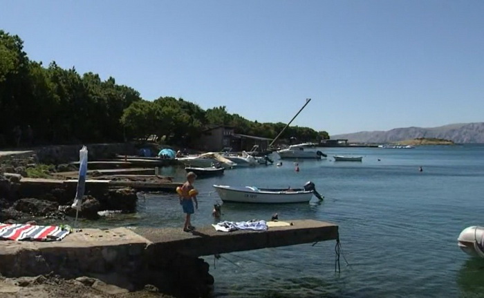 Na plaži na Jadranu zabranjeno kupanje, puna je opasne bakterije