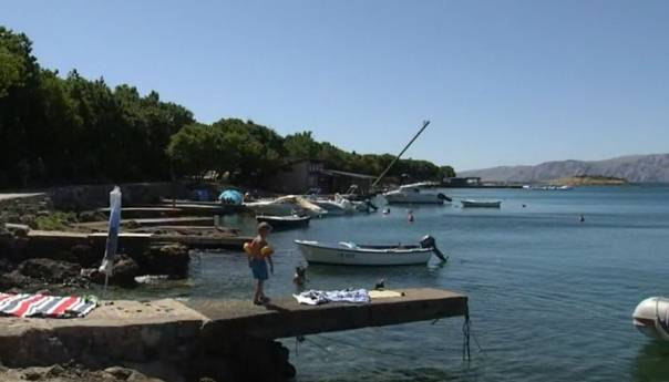 Na plaži na Jadranu zabranjeno kupanje, puna je opasne bakterije