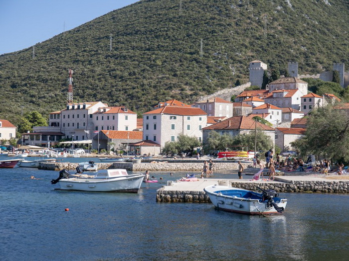 Na plaži u Stonu more onečišćeno fekalijama