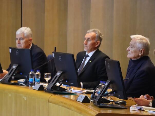 Burno na sjednici Doma naroda: SNSD u borbi za fotelje