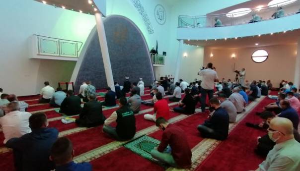 Na području muftijstva bihaćkog bajram-namaz klanjan na 233 lokacije