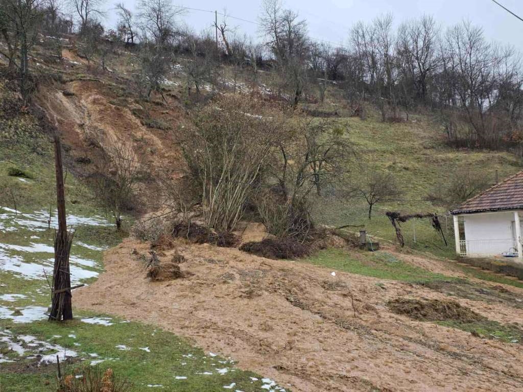 Na području Srebrenika aktivirana tri klizišta koja ugrožavaju veći broj stambenih objekata