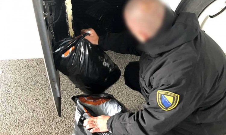 Na području Tuzle oduzeta veća količina tekstila