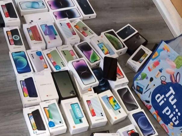 Na području Tuzle oduzeta veća količina tekstilnih proizvoda i mobitela