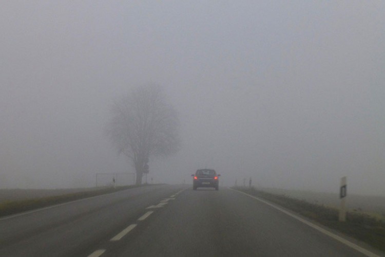 Na pojedinim dionicama smanjena vidljivost, učestali odroni