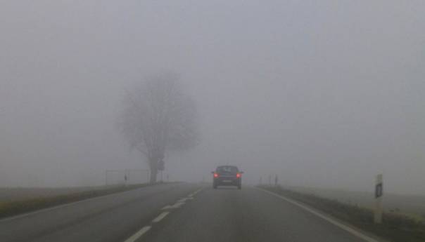 Na pojedinim dionicama smanjena vidljivost, učestali odroni