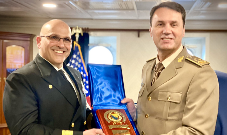 Na poziv SAD-a: Mašović obišao nosač aviona 'USS George H.W. Bush'