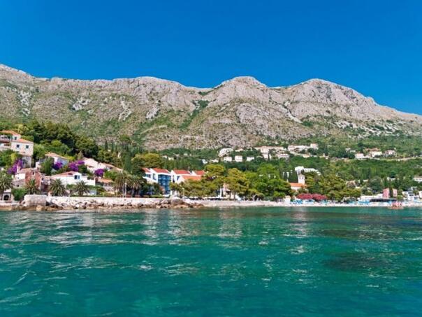 Na poznatoj hrvatskoj plaži zabranjeno kupanje zbog fekalija