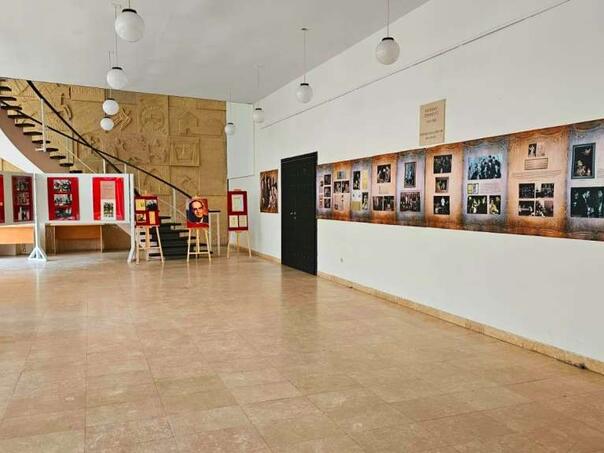 Na Pozorišnim igrama izložba posvećena magu teatarske scene Jurislavu Koreniću