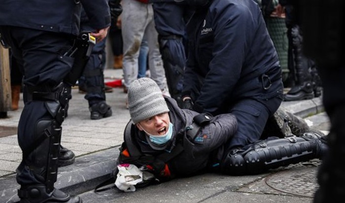 Na protestima protiv korona-mjera u Briselu uhapšeno 300 osoba