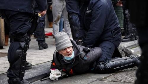 Na protestima protiv korona-mjera u Briselu uhapšeno 300 osoba
