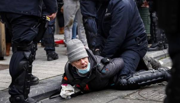 Na protestima protiv korona-mjera u Briselu uhapšeno 300 osoba