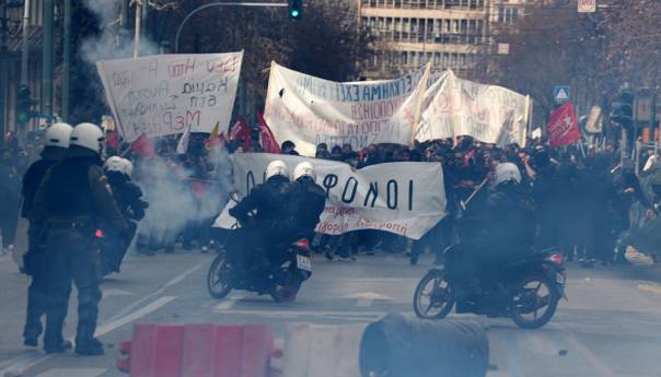 Na protestima u Atini 10.000 ljudi