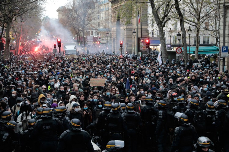 Na protestu u Parizu privedeno 50 osoba