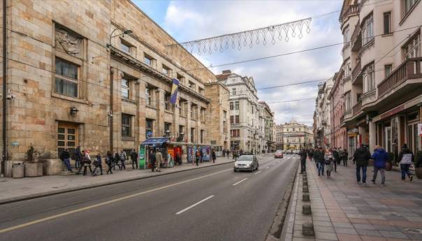 Na putevima u BiH saobraća se po suhom kolovozu, na GP nema dužih zadržavanja