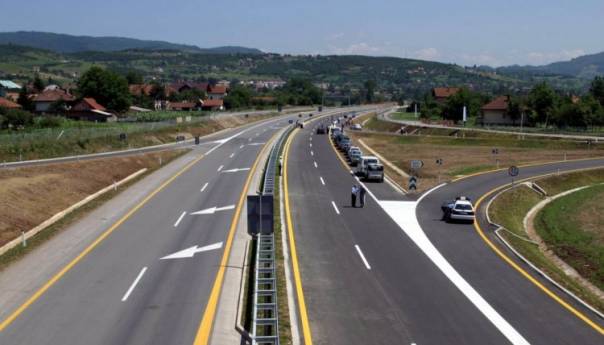 Na putu Jajce-Banja Luka do 16 sati zabranjen saobraćaj teretnim vozilima