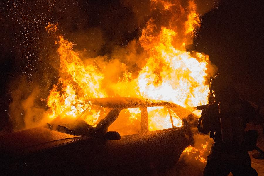 Na putu Podgorica - Cetinje izgorio šleper sa 9 automobila