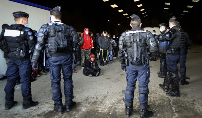Policija prekinula ilegalnu zabavu na kojoj je bilo oko 2.500 ljudi