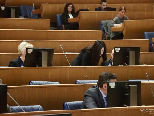 Na sjednici Predstavničnog doma i SNSD-ovi zastupnici, ali i rezolucija o napadu na ustavni poredak