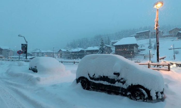 Na sjeveru Italije snijeg i poplave poslije nevremena