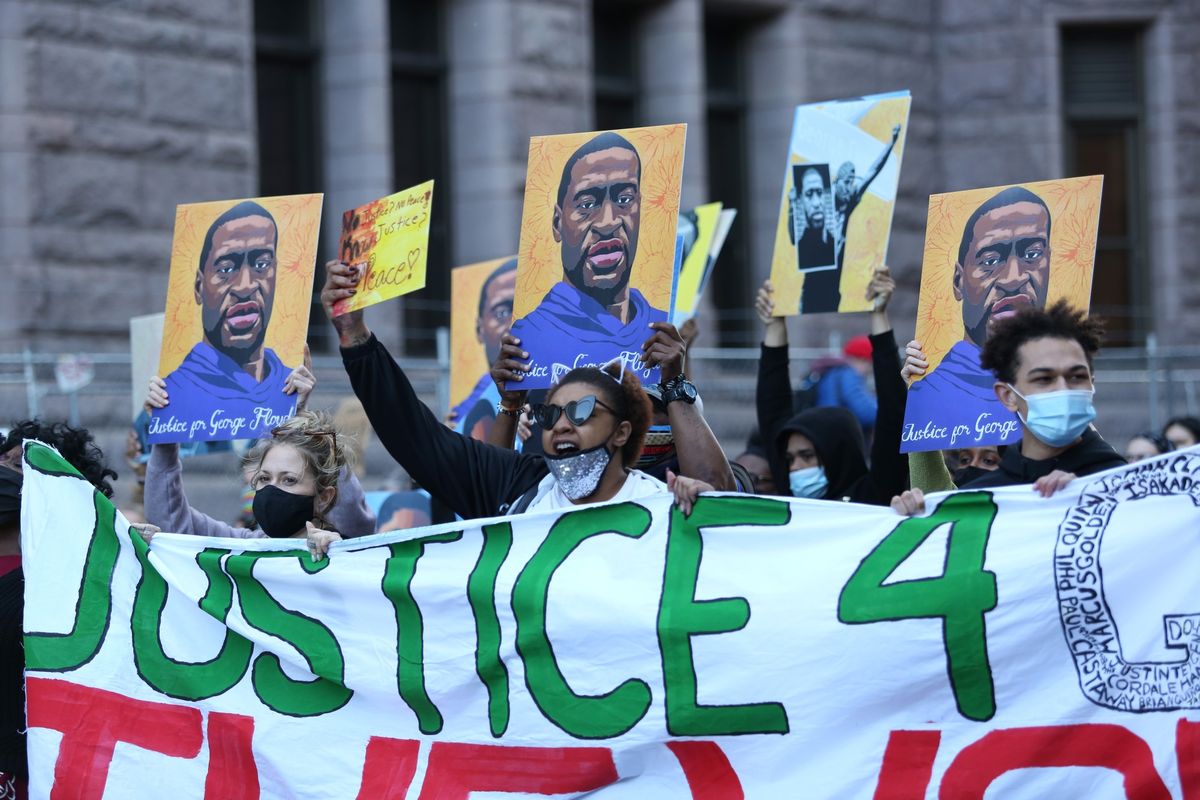 Na suđenju prikazani snimci na kojima George Floyd moli policiju