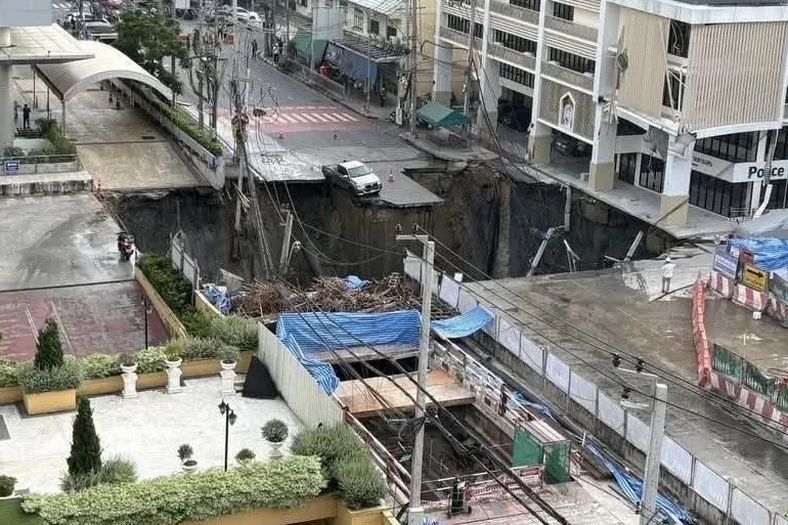 Na Tajlandu se pojavila rupa u centru grada 30x30x50 metara